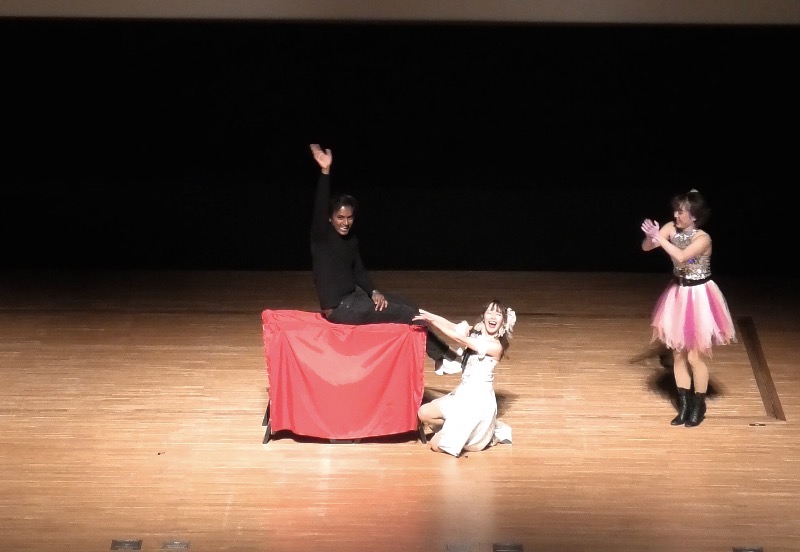 🎩✨外国人留学生イベントで大歓声！出張マジックショー｜マジシャンミーナ出演レポート✨🎩