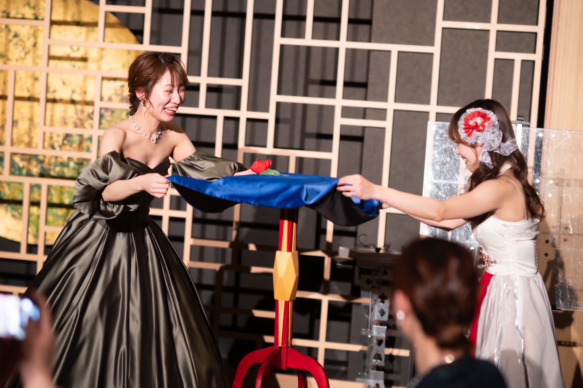 2025年最新版】結婚式マジシャンの料金相場はいくら？費用内訳・演出