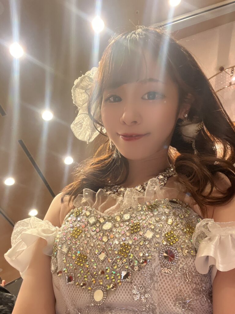 🎩✨ マジシャンMiiNA、100名超の大宴会を制圧！五井で魅せた圧巻イリュージョンショー✨🎩