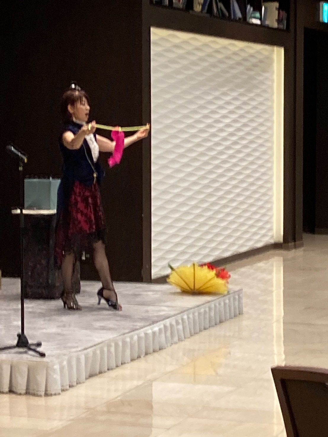 【Hitomi】山梨県甲府市でマジシャン派遣・出張マジック♣建設関係の納涼会でマジックショー♠